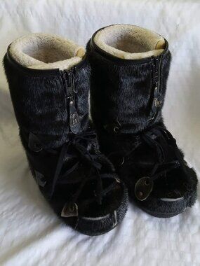 Bilodeau brand genuine fur boots, size 5 (runs large), lining needs to be replac